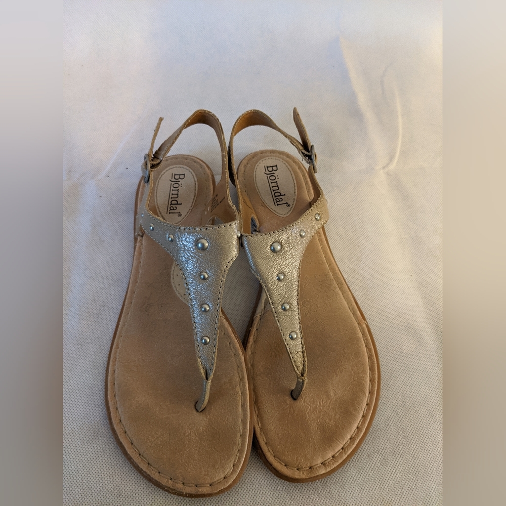 BJORNDAL Gold Leather THONG STYLE SANDALS -sz 8